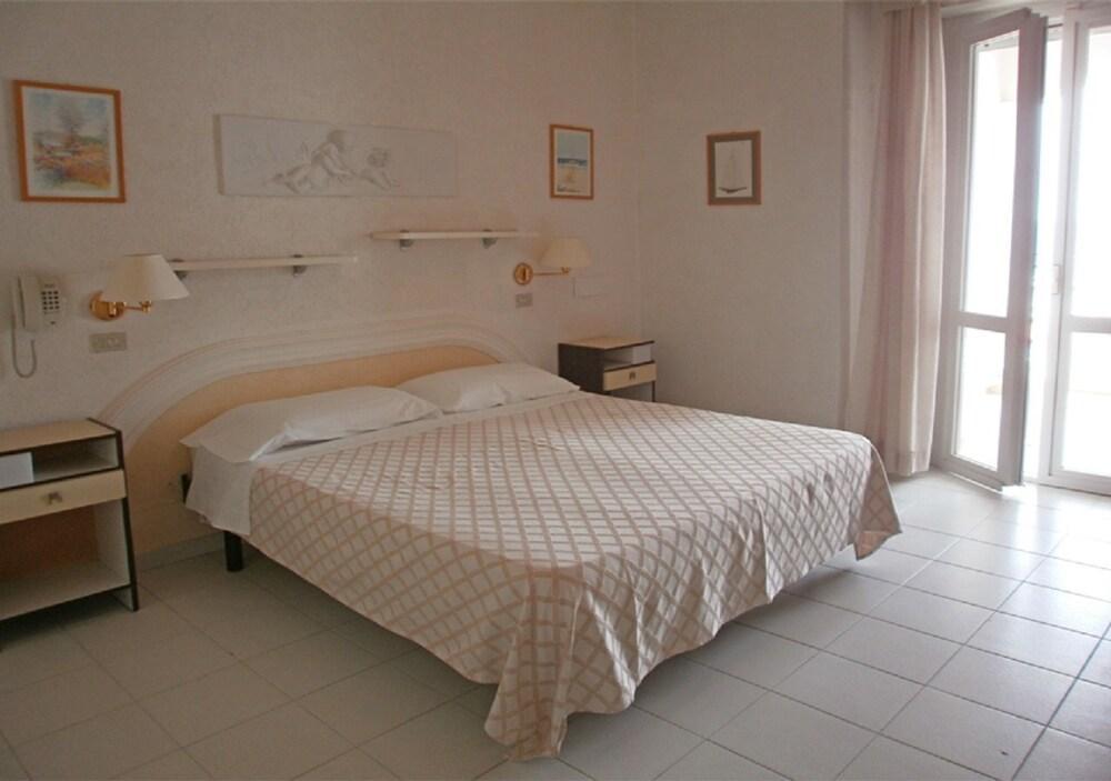 Hotel Continental Католика Екстериор снимка