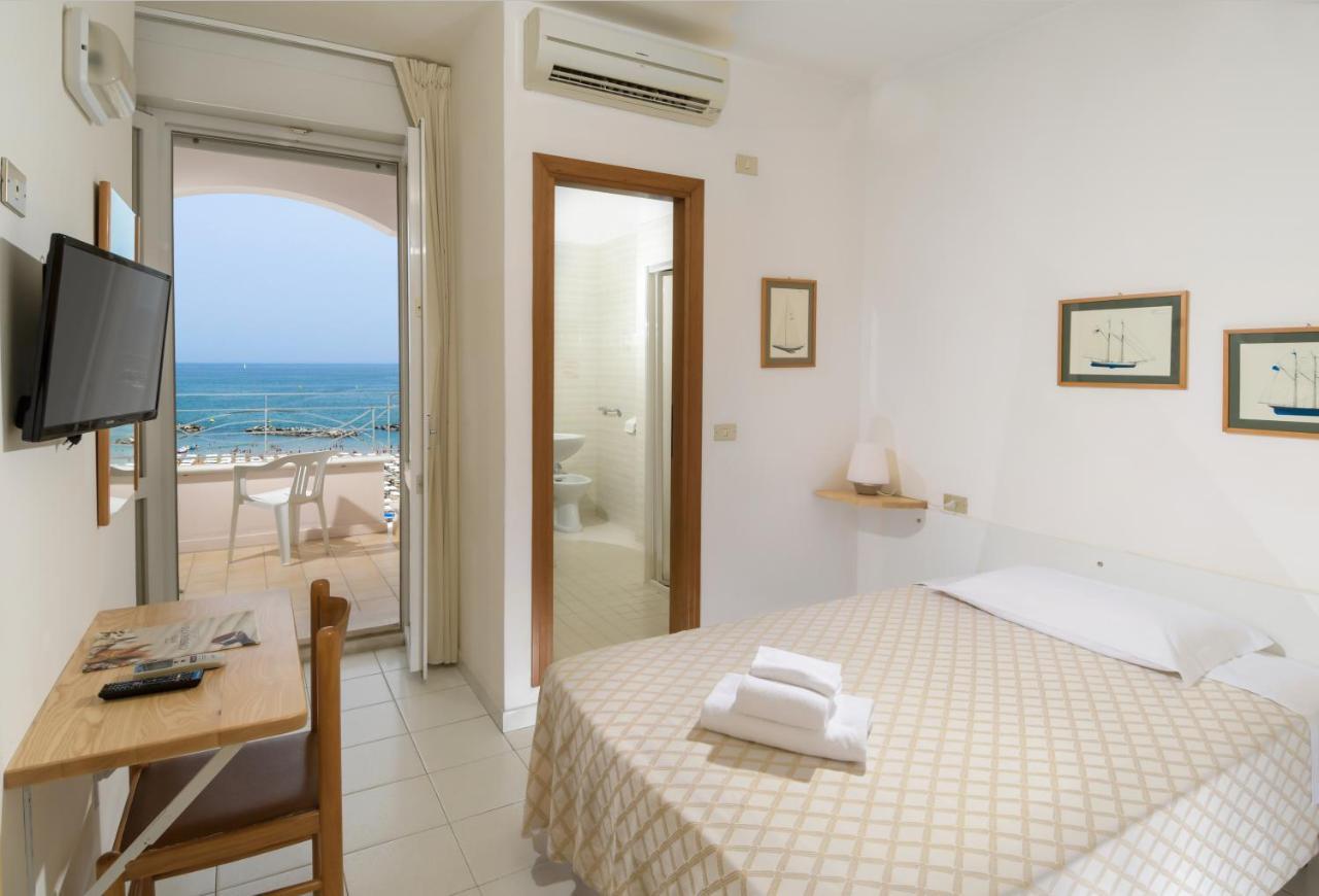 Hotel Continental Католика Екстериор снимка