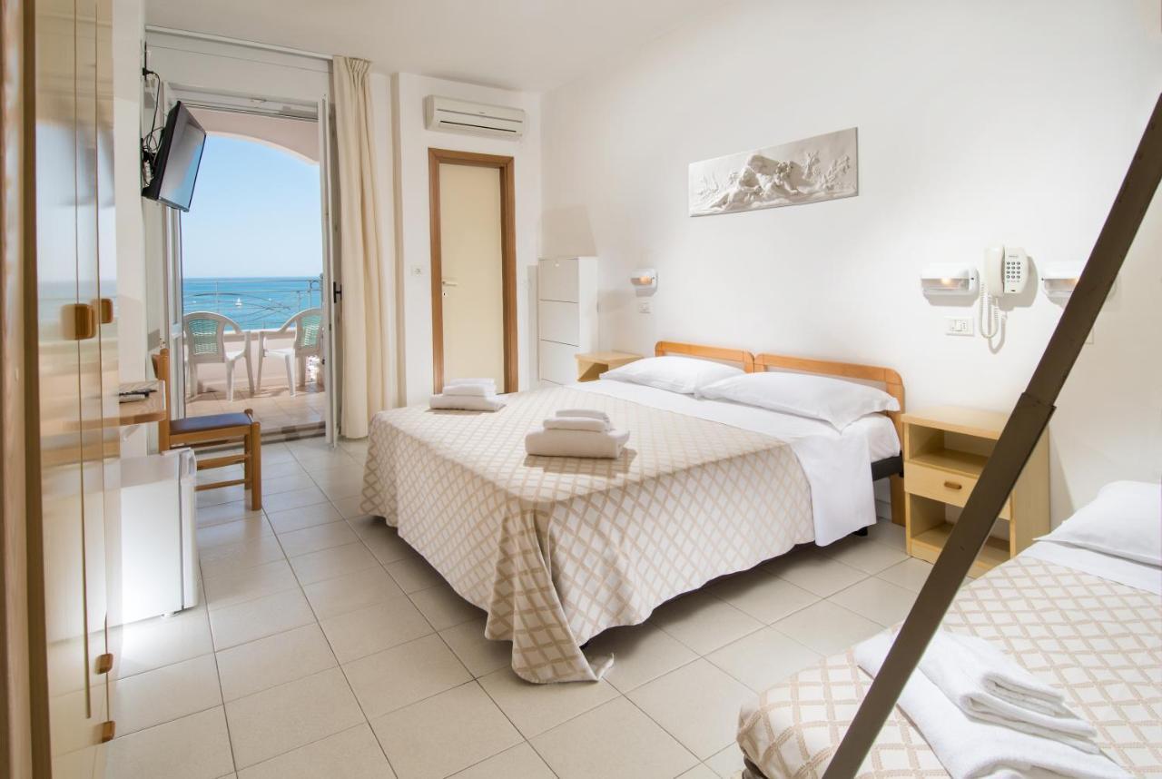 Hotel Continental Католика Екстериор снимка