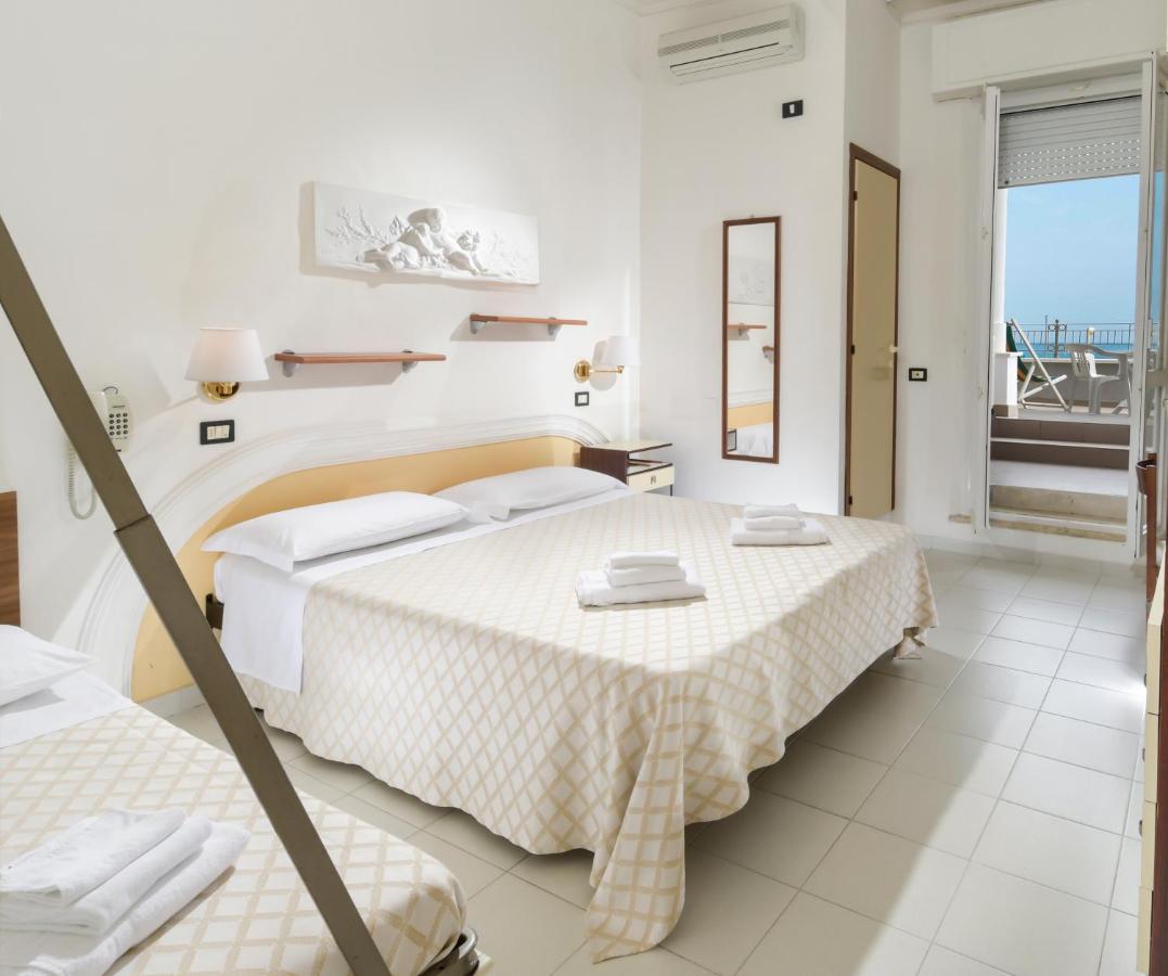 Hotel Continental Католика Екстериор снимка