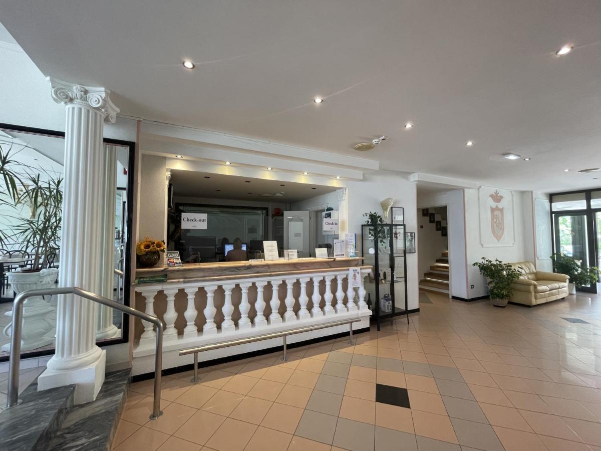 Hotel Continental Католика Екстериор снимка