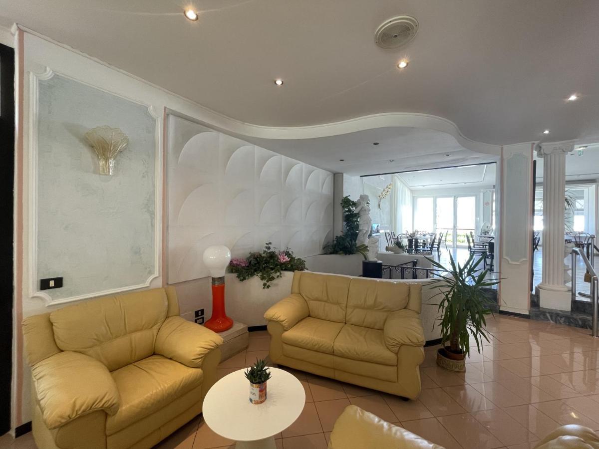 Hotel Continental Католика Екстериор снимка