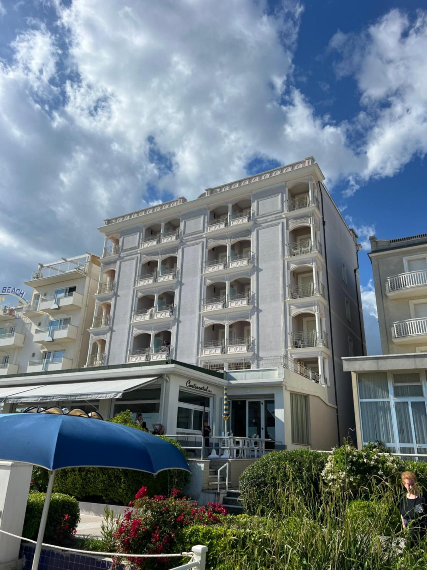 Hotel Continental Католика Екстериор снимка