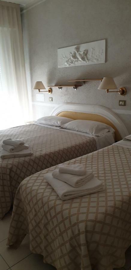 Hotel Continental Католика Екстериор снимка
